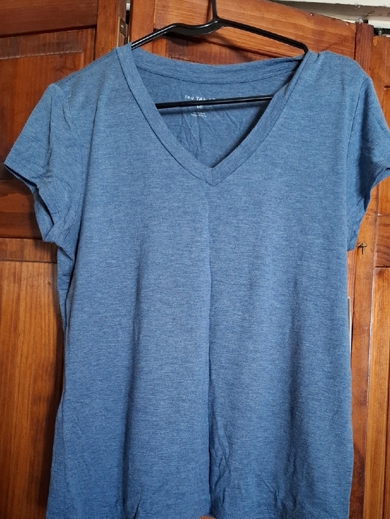 T Tahari Tops - T Tahari Heathered Blue V-Neck Short Sleeve Tee